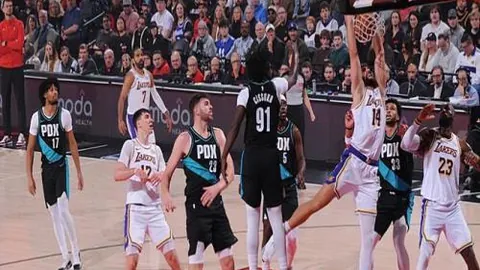 多特官方公布：拜尔携手吉拉西和阿德耶米，打造双锋阵型